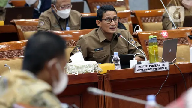 FOTO: Sandiaga Uno - DPR Bahas Kesiapan MotoGP Mandalika 2022