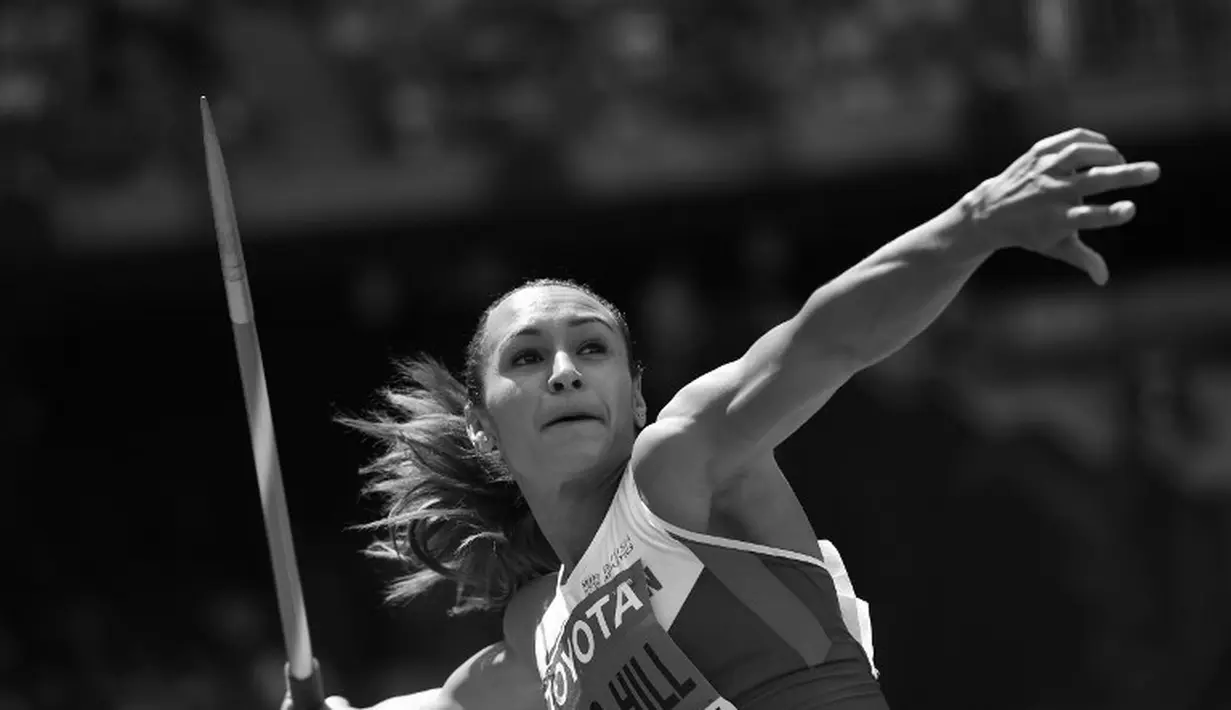 Atlet putri Inggris, Jessica Ennis-Hill saat berlomba di sesi lempar lembing nomor heptatlon putri Kejuaraan Dunia Atletik 2015 di Stadion Nasional, Beijing, Tiongkok. (23/8/2015). (AFP Photo/Franck Fife)