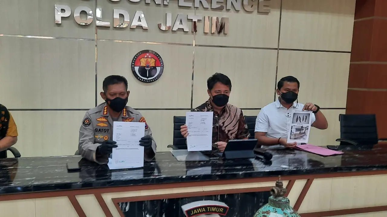 Tabung oksigen diduga palsu di Tulungagung ternyata asli, tapi kadarnya hanya 22, 66 persen. (Dian Kurniawan/Liputan6.com)