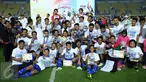 Pesepakbola Jawa Barat melakukan selebrasi juara PON XIX 2016 usai menumbangkan Sulawesi Selatan di laga final di Stadion Si Jalak Harupat, Kab Bandung, Rabu (28/9). Jabar unggul lewat adu penalti 5-4. (Liputan6.com/Helmi Fithriansyah)