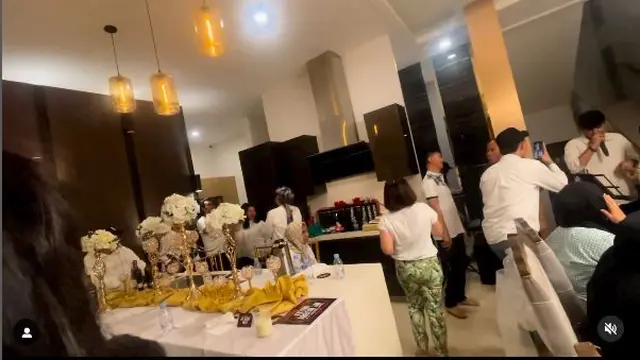 Sempat Berseteru, Ini 6 Potret Dewi Perssik Nyanyi Bareng Meldi di Acara Keluarga