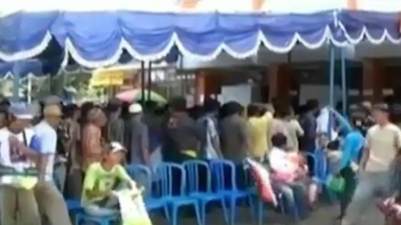 Warga-Antre-Dana-KKS