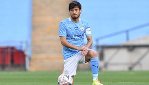 Tak ada yang menduga David Silva yang besar bersama Manchester City tersebut mempunyai garis keturunan campuran Spanyol dan Jepang. Darah Spanyol mengalir dari sang ayah, sedangkan keturunan Negeri Sakura diwarisi oleh sang ibu yang bernama Eva. (Foto: AFP/Pool/Justin Tallis)
