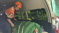 Malam Mencekam di Gerbong KRL: Terjebak dalam Gelap, Terkulai Lemas Kehabisan Oksigen