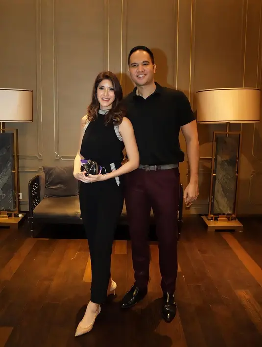 Diketahui keduanya mulai berpacaran awal tahun 2020. Pasangan serasi ini pun tampak bahagia dengan membagikan sejumlah moment romantis di akun media sosial. (FOTO: instagram.com/elmaaa_e/)
