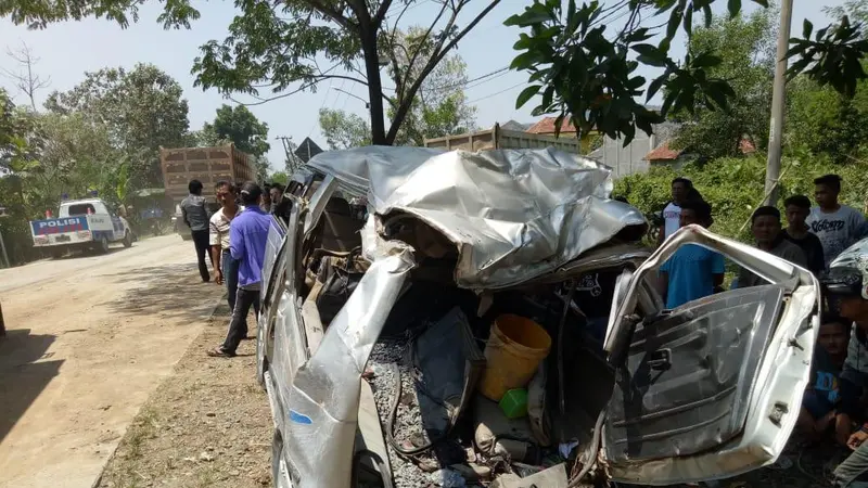 Kecelakaan truk di Bogor (Liputan6.com/Achmad Sudarno)