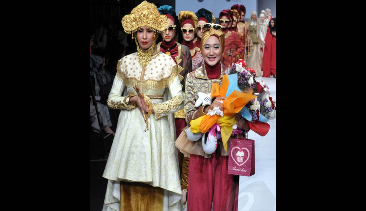 Koleksi Busana Muslim Dian Pelangi  di Jakarta Fashion Week 