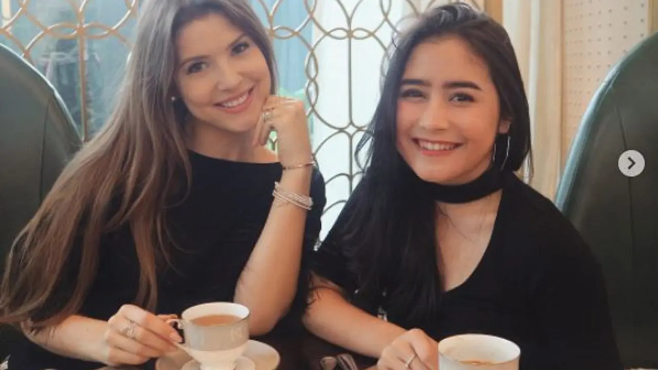 [Bintang] Amanda Cerny dan Prilly Latuconsina