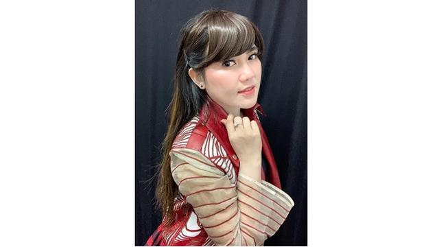 Bahkan penampilannya ini membuat netizen menyebutnya mirip dengan Cassandra Lee.