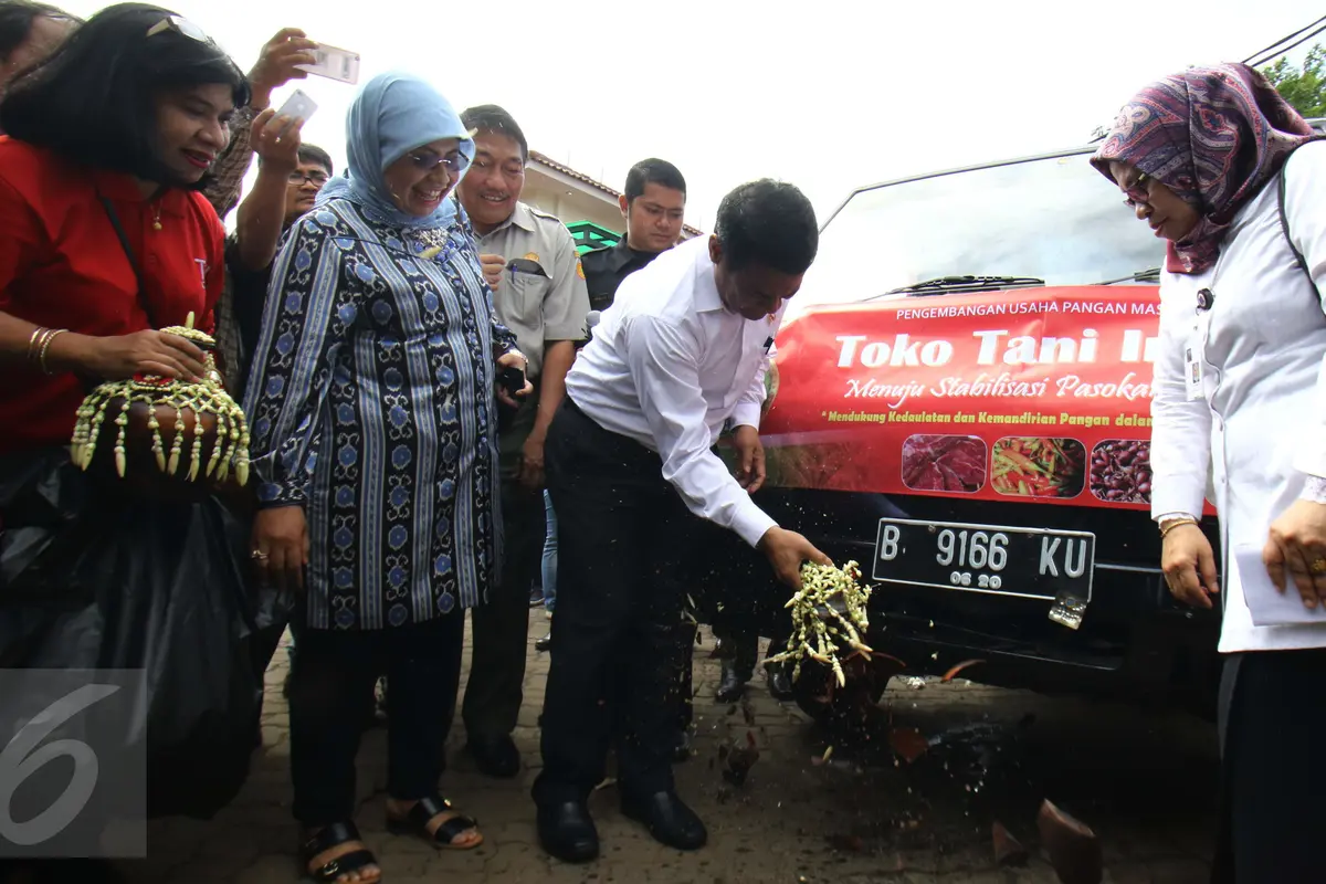 20170206-Mentan Resmikan Pengiriman Perdana Pangan ke 22 Toko Tani Jakarta-Jakarta