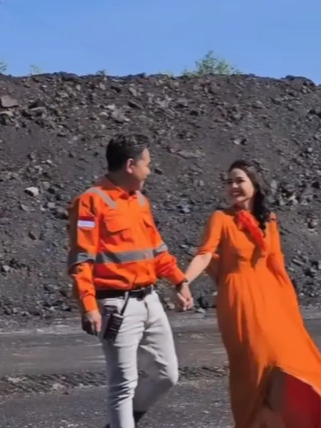 Potret Putri Isnari dan Abdul Aziz melakukan pemotretan prewedding (Sumber: Instagram/m.nurjamila)