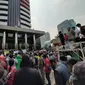 Ratusan karyawan PT Palma Satu menggelar demo di depan Gedung KPK. Mereka menuntut KPK membuka rekening perusahaan agar bisa menerima upah.