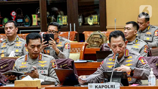 Kapolri Evaluasi Kinerja dan Rencana Program Polri Bersama Komisi III DPR