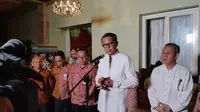 Gubernur Sulawesi Selatan, Nurdin Abdullah, saat konferensi pers terkait warganya yang positif corona (Fauzan)