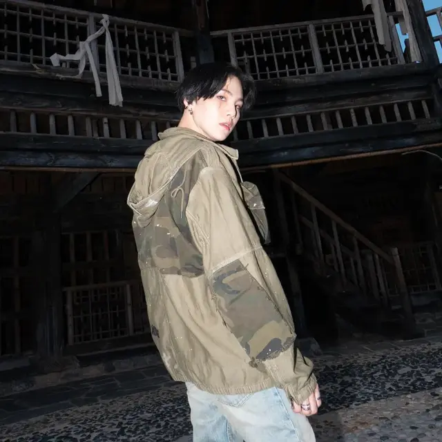 Suga Jadi Member BTS Paling Pintar Fashion, Intip Caranya Padu Padan Outfit