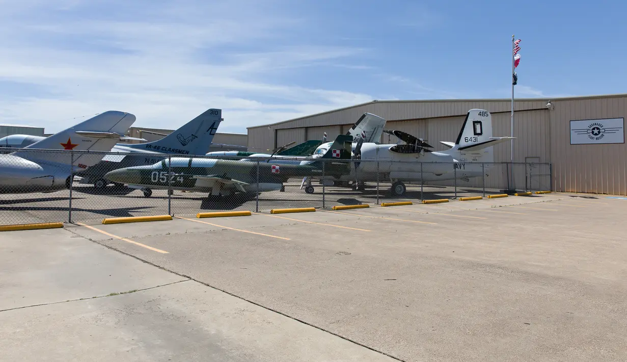 Museum Penerbangan Cavanaugh kembali dibuka di Plano, Kota Dallas, Texas, Amerika Serikat, Jumat (1/5/2020). Pada tahap pertama pembukaan kembali kegiatan bisnis, beberapa toko retail, restoran, bioskop, dan pusat perbelanjaan diizinkan untuk dibuka. (Xinhua/Tian Dan)