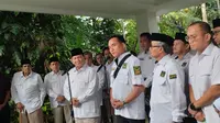 Ketua Umum Partai Bulan Bintang (PBB) Yusril Ihza Mahendra mengunjungi Ketua Umum Partai Gerindra Prabowo Subianto di Rumah Kartanegara, Jakarta Selatan hari ini, Kamis (6/4/2023). (Liputan6.com/Winda Nelfira)