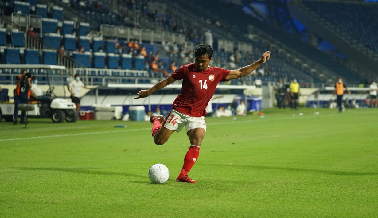 Asnawi Mangkualam - Pemain asal Makassar ini tampil apik dan disiplin di sektor kanan pertahanan Timnas Indonesia. Beberapa kali bek Ansan Greeners FC itu ikut maju ke depan membantu penyerangan. (PSSI)