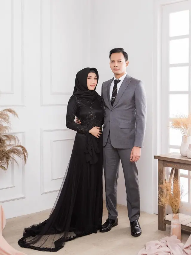 8 Potret Mesra Fedi Nuril dan Istri yang Jarang Tersorot, Dikaruniai Anak Ketiga