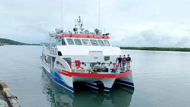 kapal wisata bottom glass karya anak bangsa.
