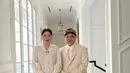 Menteri BUMN dan Ketum PSSI Erick Thohir beserta istri tampil mengenakan pakaian serba putih dengan kain batik sebagai bawahan terinspirasi dari organisasi pergerakan Boedi Oetomo. [Instagram/@erikthohir]