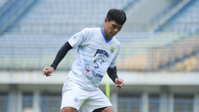 Bek Persib Bandung, Achmad Jufriyanto. (Bola.com/Muhammad Faqih)