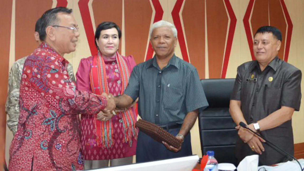 Wakil Ketua BURT DPR Elva Hartati bertekad akan terus mensosialisasikan Rencana Strategis (Renstra) DPR 2015-2019 kepada Pemprov dan kampus di seluruh Indonesia agar masyarakat mengetahuinya.