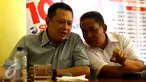 Kepala BNN, Komjen Anang Iskandar (kanan) bersama politisi Golkar Bambang Soesatyo dalam diskusi di Warung Daun, Jakarta, Sabtu (5/9/2015). Anang optimistis dapat melanjutkan pekerjaan rumah Kepala Bareskrim Komjen Budi Waseso. (Liputan6.com/Yoppy Renato)
