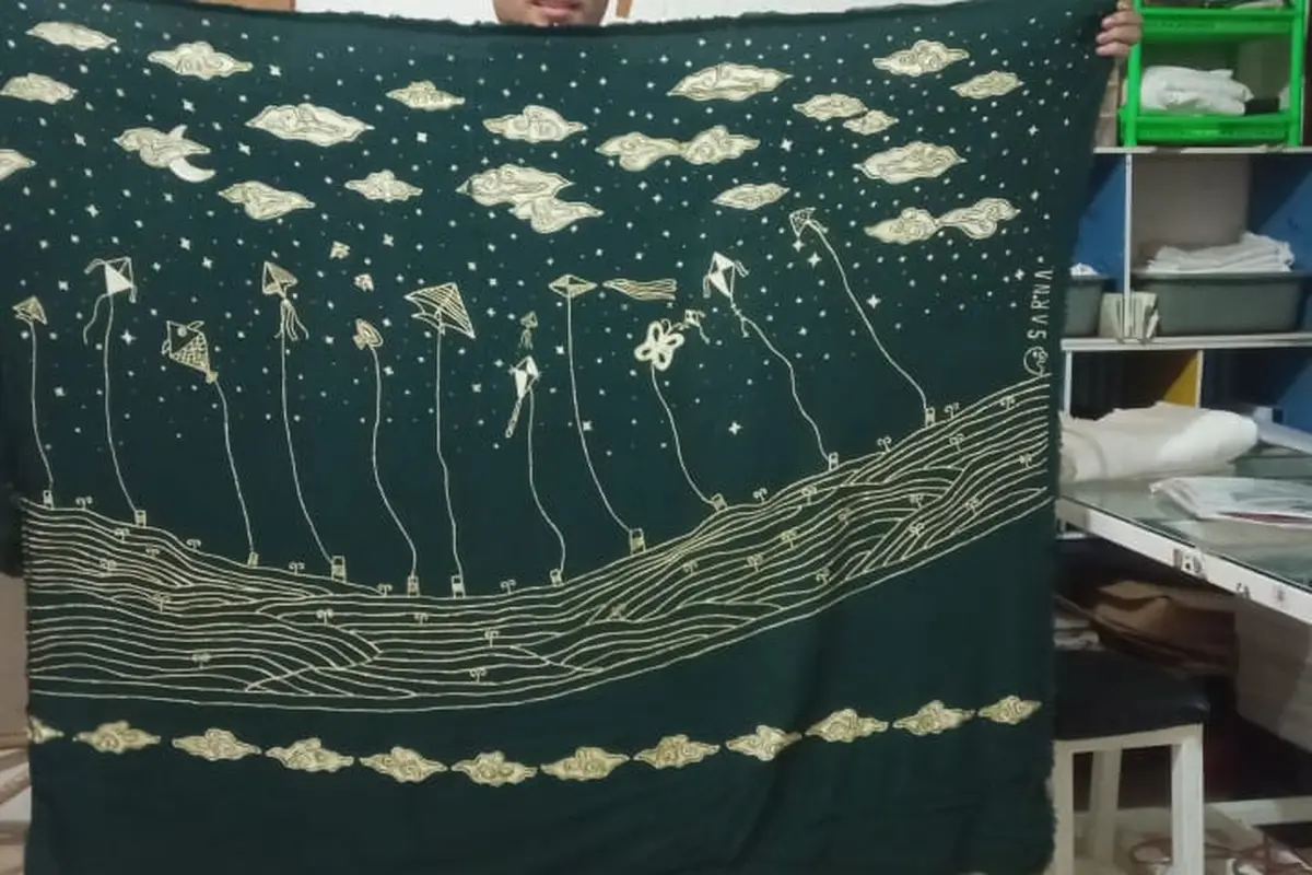 Batik Ulur Wiji khas Kabupaten Mojokerto ini telah berhasil menembus pasar internasional seperti Kanada, Jepang, hingga Singapura.