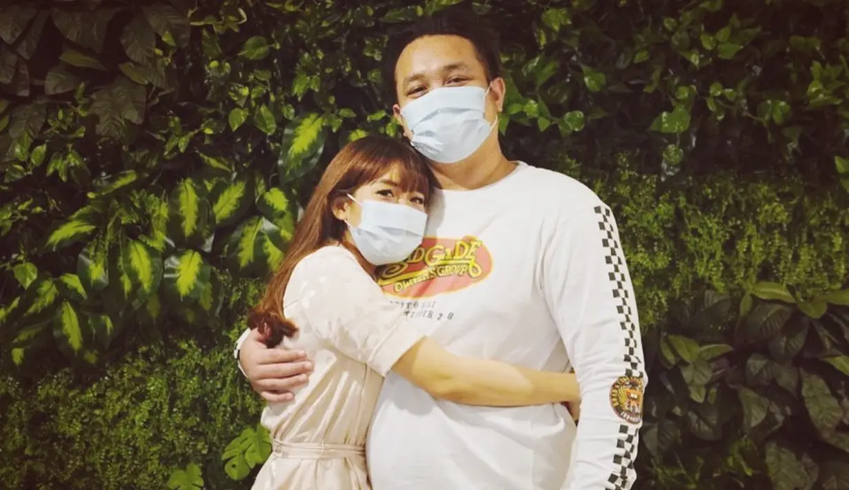 Gilang Dirga dan Adiezty Ferza program bayi tabung (Instagram/adieztyfersa)