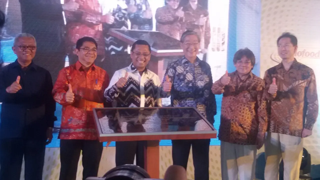 Menperin Saleh Husin meresmikan pabrik minuman PT Asahi Indofood Beverage Makmur yang berada di Cicurug, Sukabumi, Jabar,