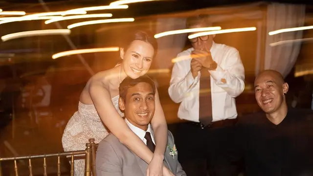 Beda Usia 15 Tahun, Ini 6 Momen Pernikahan Restu Sinaga dan Vicky Monica
