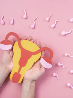 Mengenalkan kesehatan reproduksi sejak dini membantu anak perempuan lebih memahami tubuh dan menghadapi berbagai perubahan yang terjadi selama masa pertumbuhan. (Foto/Dok: Magnific)