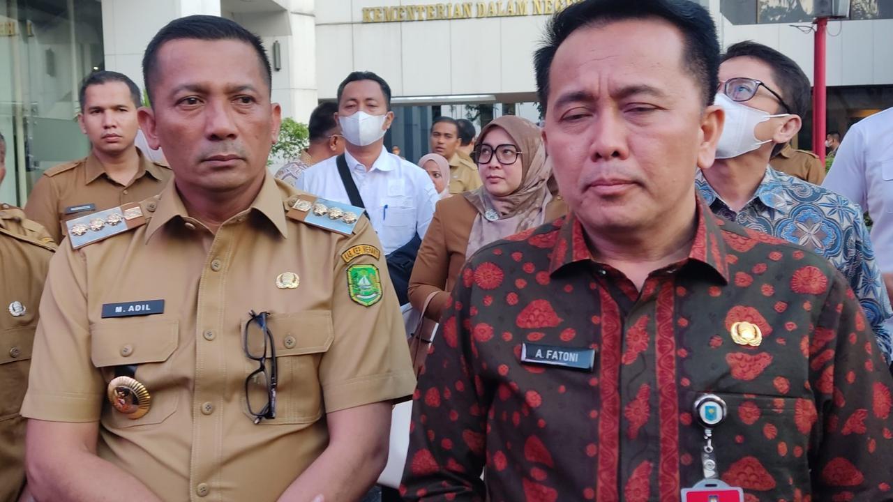 Bupati Meranti Muhammad Adil bersama Dirjen Bina Keuangan Daerah Kemendagri Agus Fatoni