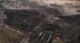 Asap membumbung tinggi dari tumpukan sampah yang terbakar di Tempat Pembuangan Akhir (TPA) Jatiwaringin, Kabupaten Tangerang, Banten, Selasa (07/07/2026). (KLY/ Arie Basuki)