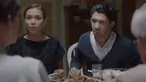 Dinda (Adinia Wirasti), mencari jalan keluar dari 'teror' orangtuanya yang menginginkannya untuk segera menikah. 