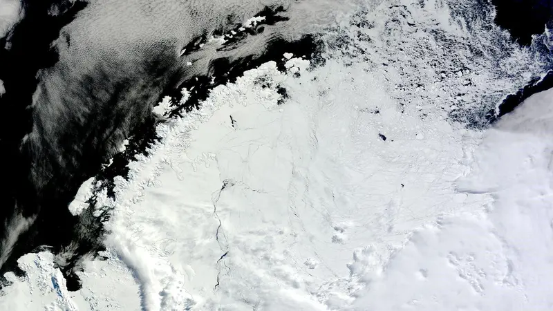 Lubang Raksasa Misterius Menganga di Antartika, Pertanda Apa?