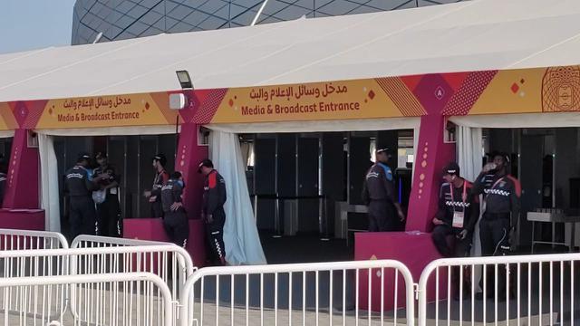 Area Pemeriksaan Keamanan untuk Masuk Stadion