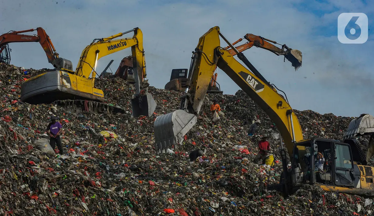 Direktur DLHK Kota Depok Abdul Rahman mengatakan, saat ini situasi persampahan sudah seimbang dan terdapat ruang gerak bagi kendaraan untuk mengangkut sampah.  (merdeka.com/Arie Basuki)