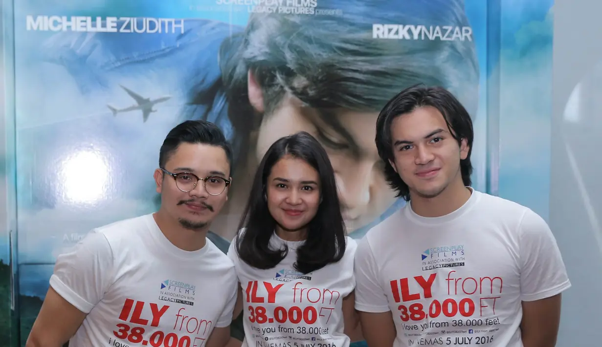 Selain Rizky Nazar dan Michelle Ziudith, film ILY From 38.000 FT juga dibintangi Derby Romero. Film ini tayang menemani libur lebaran masyarakat tanah air. (Andy Masela/Bintang.com)