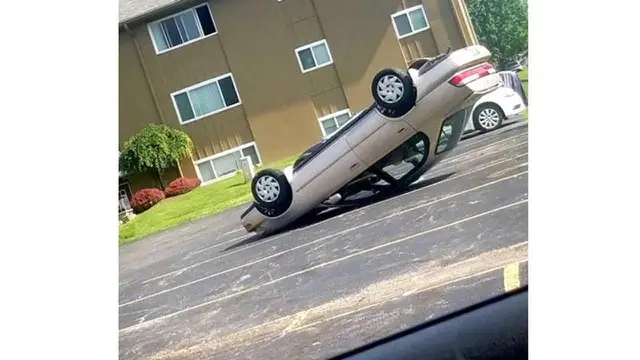 cara parkir mobil nyeleneh