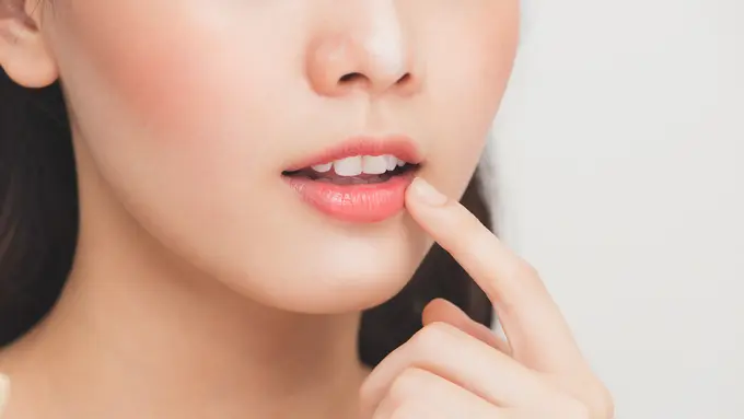 3 Kesalahan Makeup Bibir yang Membuatmu Tampak Lebih Tua