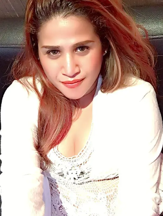Namun bedanya, karier Dhawiyah lebih cemerlang sebagai pelawak dan aktris sinetron. (Foto: instagram.com/dhawiyazaida)