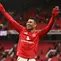 Meski menjadi pemain penting di Manchester United musim 2025-26, Casemiro akan meninggalkan Old Trafford saat kontraknya habis. MLS akn menjadi opsi potensial bagi gelandang Brasil ini. Kehidupan dan gaya bermain di Amerika menjadi daya tarik tambahan bagi Casemiro.(AFP/Oli Scarff)