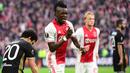 Bertrand Traore. Hanya berstatus pinjaman saat bermain di Ajax pada 2016/2017, penampilannya meningkat pesat dibandingkan saat di Chelsea semusim sebelumnya. Pemain yang kini memperkuat Aston Villa ini total tampil dalam 39 laga dengan torehan 13 gol dan 6 assist bersama Ajax. (AFP/Emmanuel Dunand)