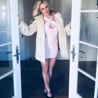 Britney Spears mungkin sudah miliki dua anak. Namun tubuhnya tetap bugar dan bisa dijadikan body goals! (instagram/britneyspears)