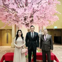Penampilan Annisa Pohan mencuri perhatian saat hadiri ulang tahun Kaisar Jepang Naruhito yang ke-65 [@agusyudhoyono]
