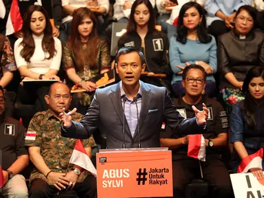 Cagub DKI Agus Harimurti Yudhoyono saat menyampaikan pidato politik di Jakarta, Minggu (27/11). Dalam pidato politiknya Agus memaparkan kondisi perekonomian di Jakarta. (Liputan6.com/Johan Tallo)