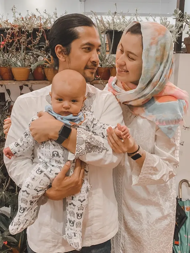 6 Potret Aqiqah Anak Kimberly Rider, Tingkah Rayden Bikin Gemas