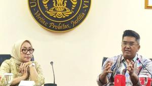 Rektor UI Heri Hermansyah dan Menteri PPPA Arifatul Choiri Fauzi bertemu di Kampus UI. (Antara)